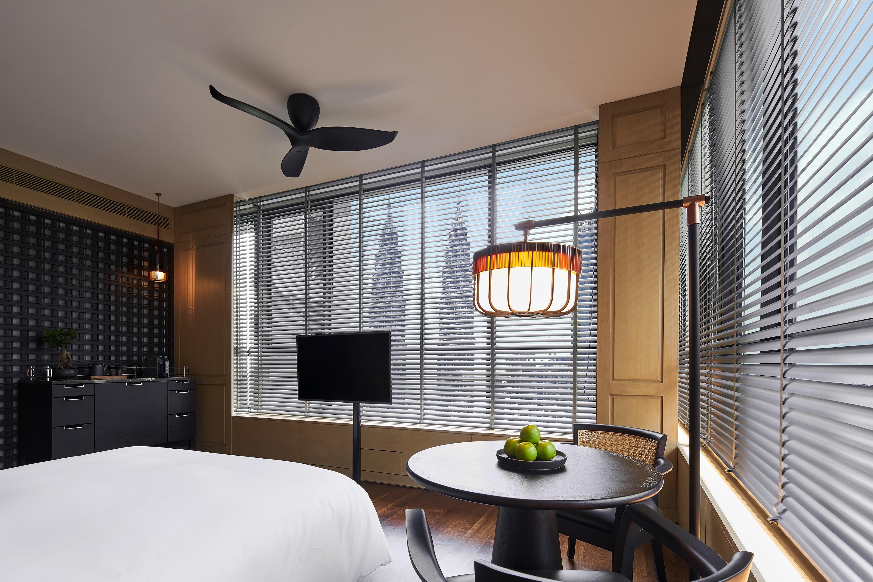 The Ruma Hotel And Residences Kuala Lumpur Eksteriør billede A modern fan with a light kit