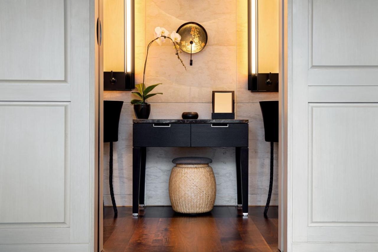The Ruma Hotel And Residences Kuala Lumpur Eksteriør billede A console table
